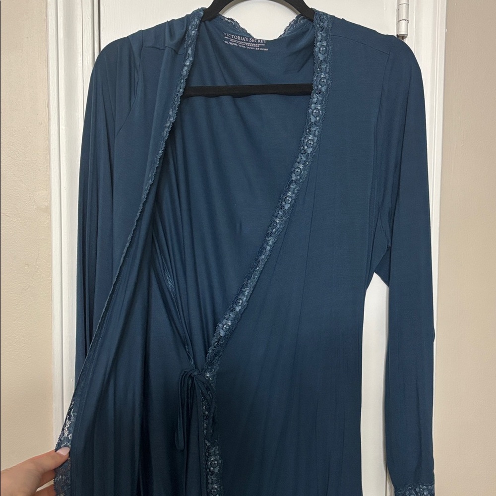VS Blue Robe - Picture 3 of 6